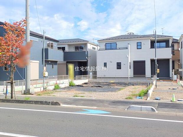 前面道路を含めた現地写真です。