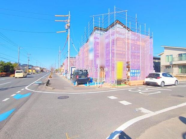 前面道路を含めた現地写真です。