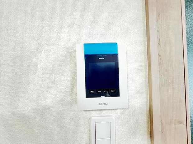 訪問者を確認できるTVモニター付きインターフォンです。