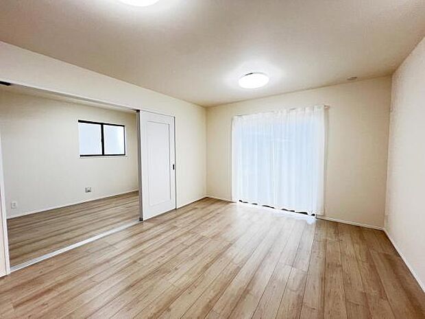 リビングダイニングになります。ご家族そろっての素敵な空間になりそうですね。