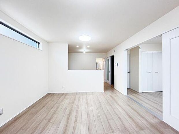 家族団らんの場所としてゆったりと居心地の良いリビングです。