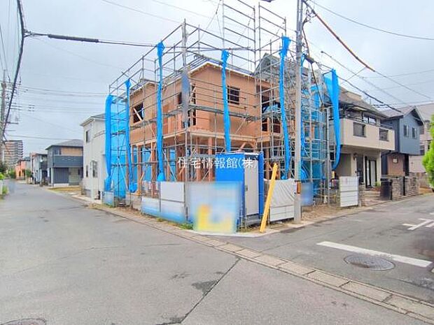 前面道路を含めた現地写真です。