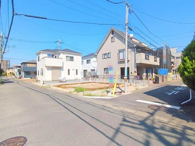 前面道路を含めた現地写真です。