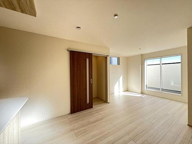 家族団らんの場所としてゆったりと居心地の良いリビングです。