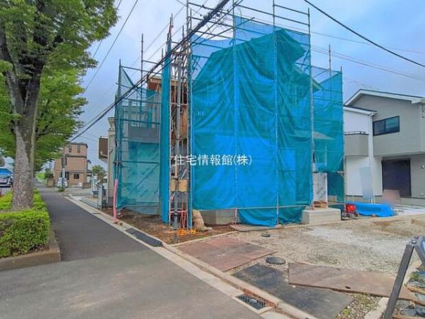 前面道路を含めた現地写真です。