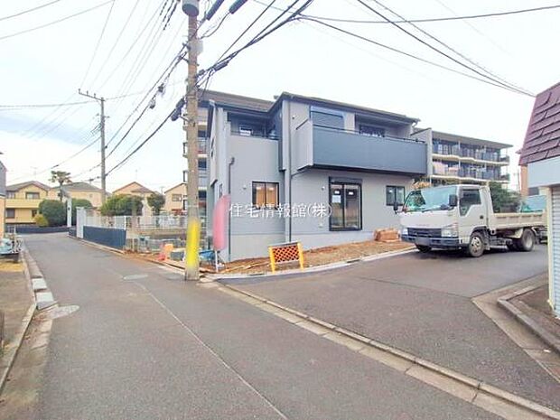 前面道路を含めた現地写真です。