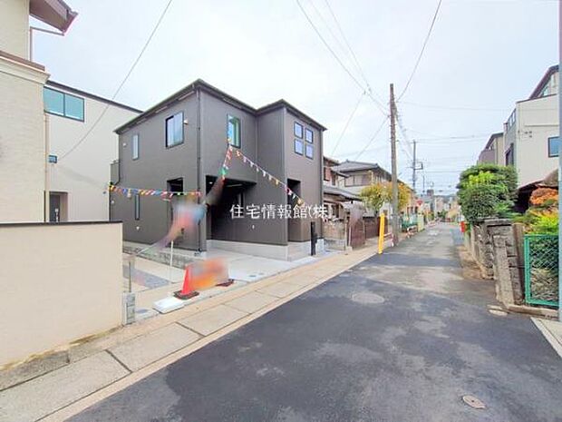 前面道路を含めた現地写真です。