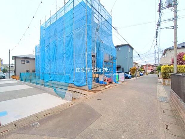 前面道路を含めた現地写真です。