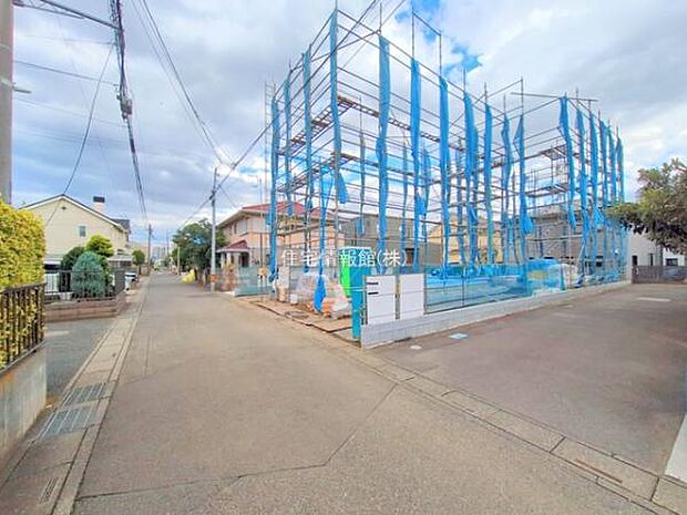 前面道路を含めた現地写真です。