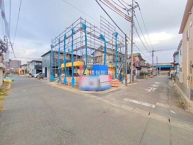 前面道路を含めた現地写真です。