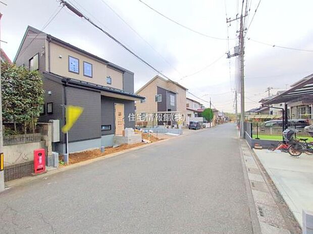 前面道路を含めた現地写真です。