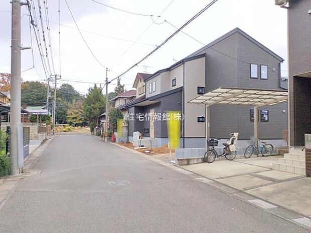 前面道路を含めた現地写真です。