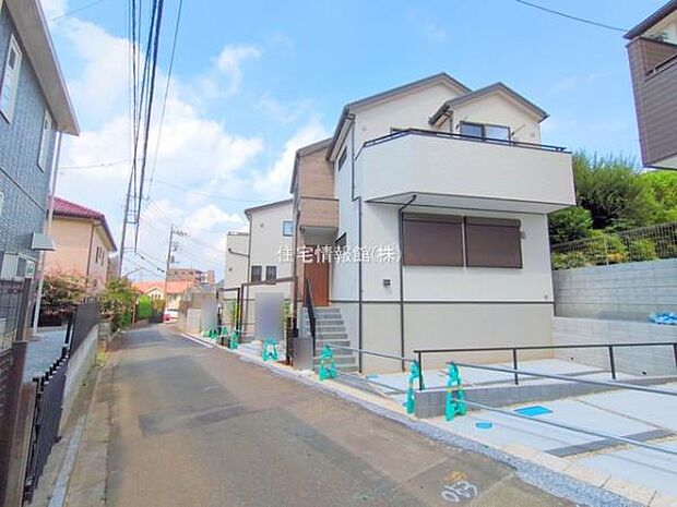 前面道路を含めた現地写真です。