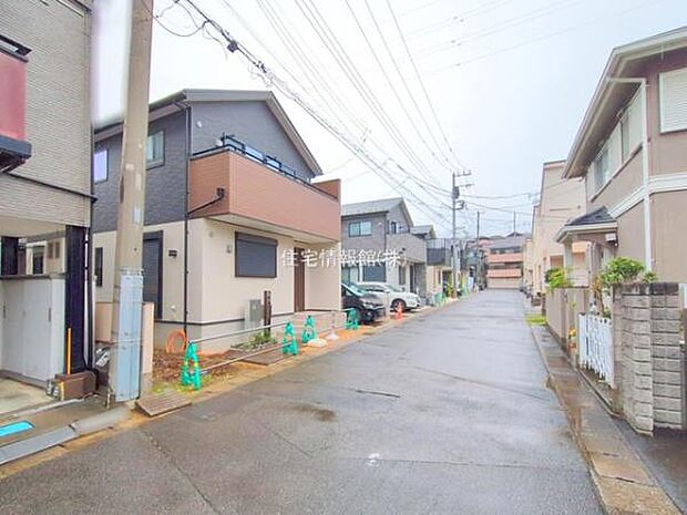 前面道路を含めた現地写真です。