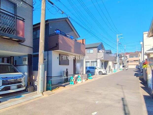 前面道路を含めた現地写真です。