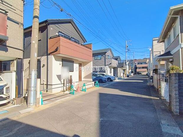 前面道路を含めた現地写真です。