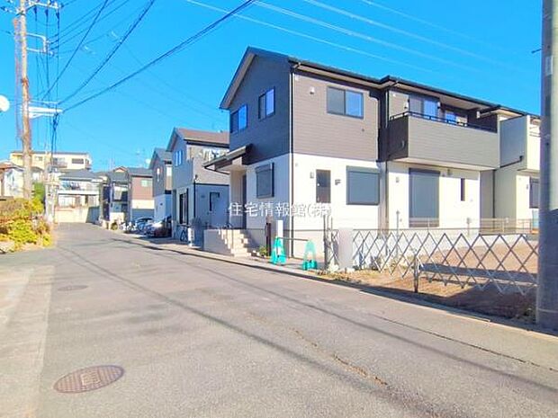 前面道路を含めた現地写真です。