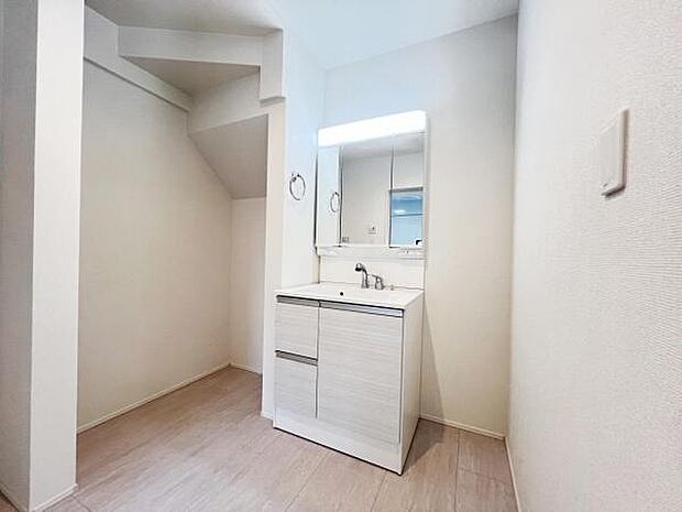 脱衣所は小さなお子様がいるご家庭にも重宝されます。