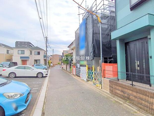 前面道路を含めた現地写真です。