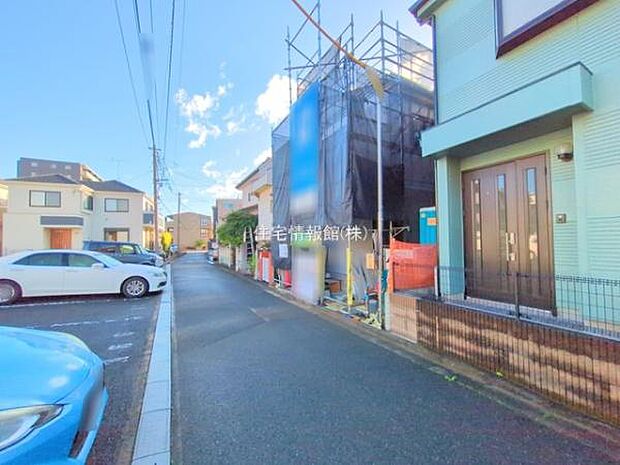 前面道路を含めた現地写真です。