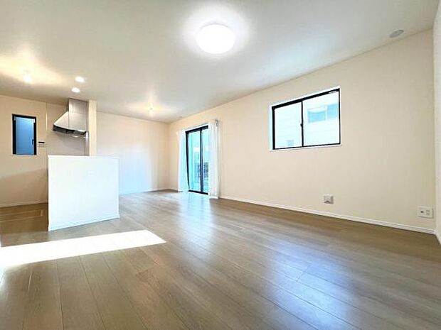 ご家族が集うLDKは約15.25帖の広さ、団らんの空間です。