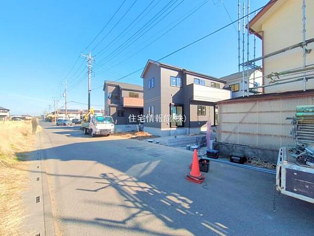 前面道路を含めた現地写真です。