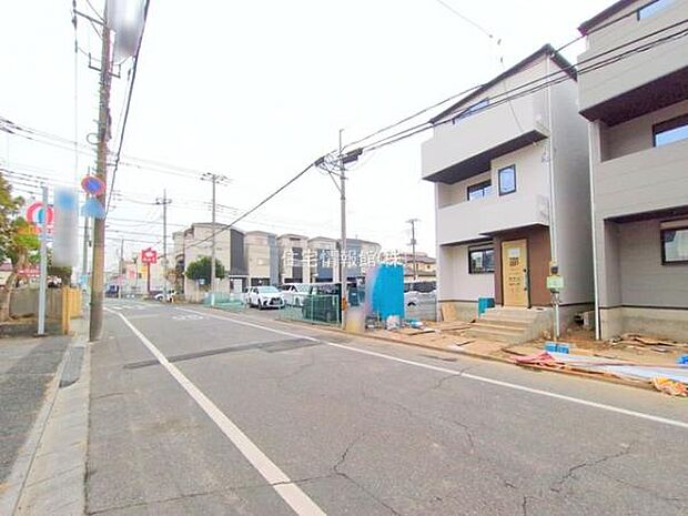 前面道路を含めた現地写真です。