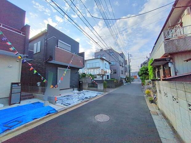 前面道路を含めた現地写真です。