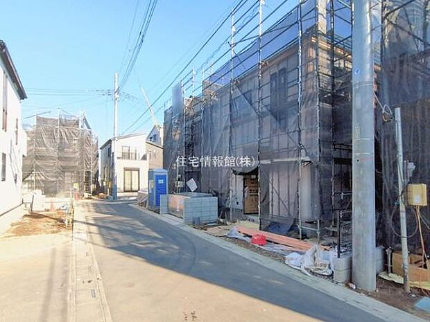 前面道路を含めた現地写真です。