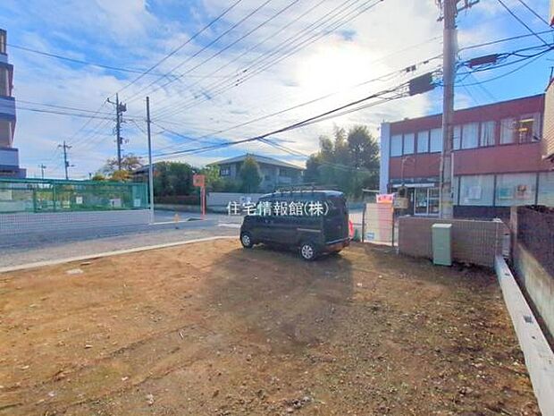 前面道路を含めた現地写真です。