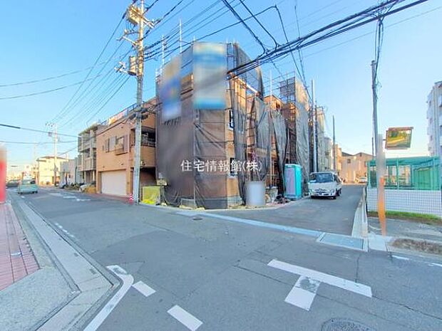 前面道路を含めた現地写真です。