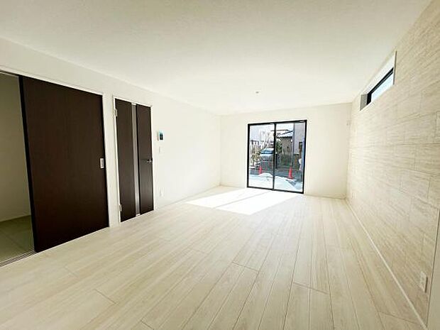 リビングダイニングになります。ご家族そろっての素敵な空間になりそうですね。