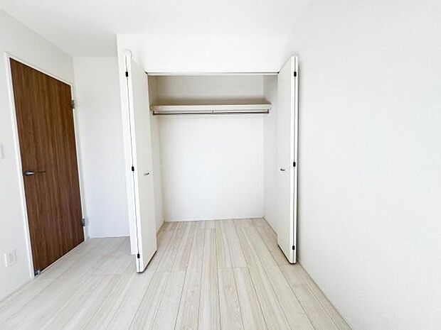 いつでもお部屋をスッキリお使い頂ける収納スペースを設置。