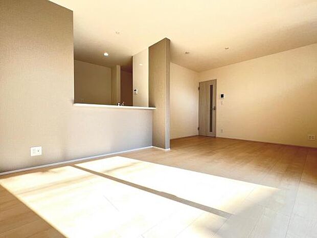 ご家族が集うLDKは約16帖の広さ、団らんの空間です。