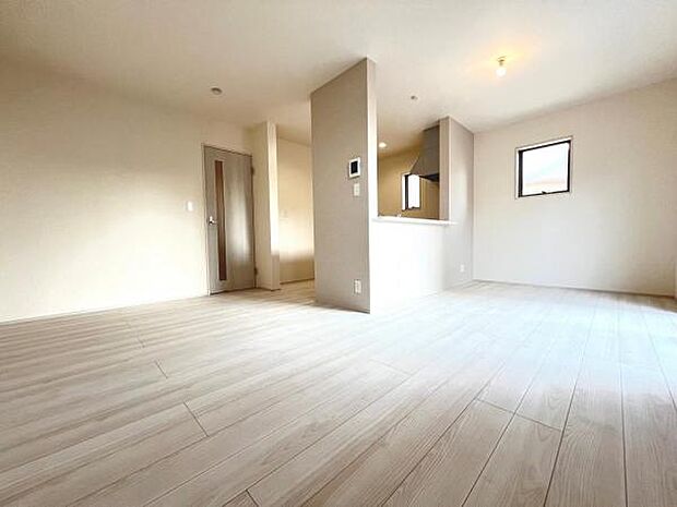 ご家族が集うLDKは約15帖の広さ、団らんの空間です。