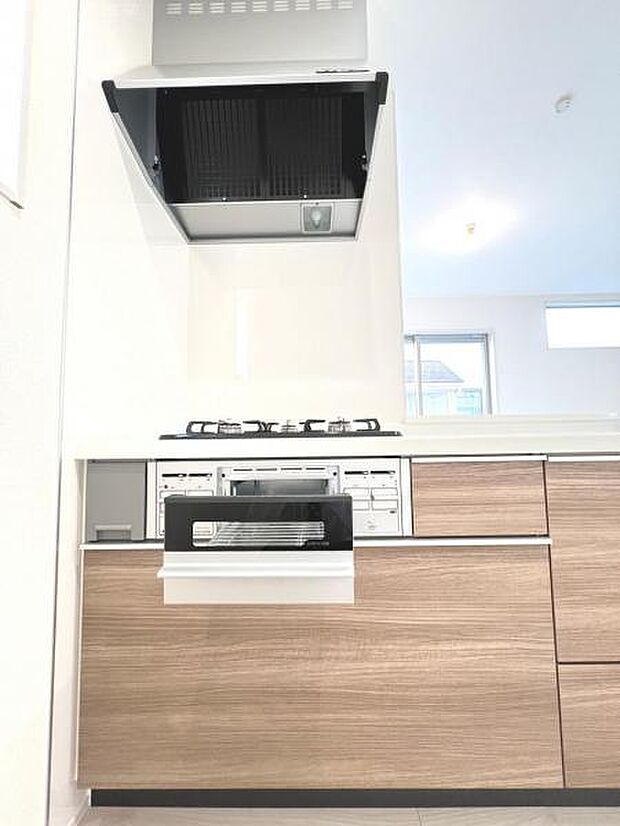 作業スペースが広く家事動線をゆったりと確保できるキッチンです。