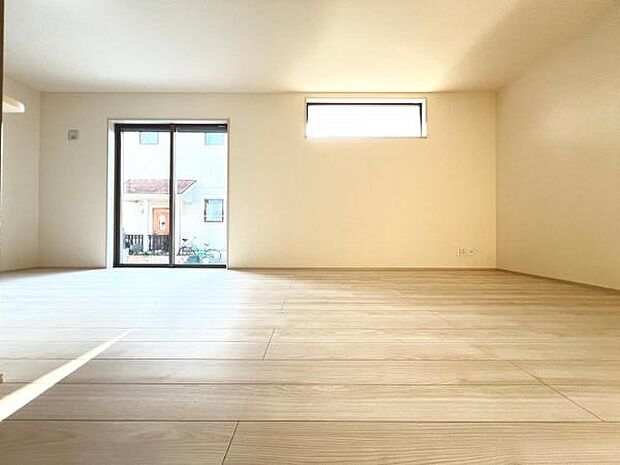 家族とゆったり時間を過ごせるリビングダイニング。