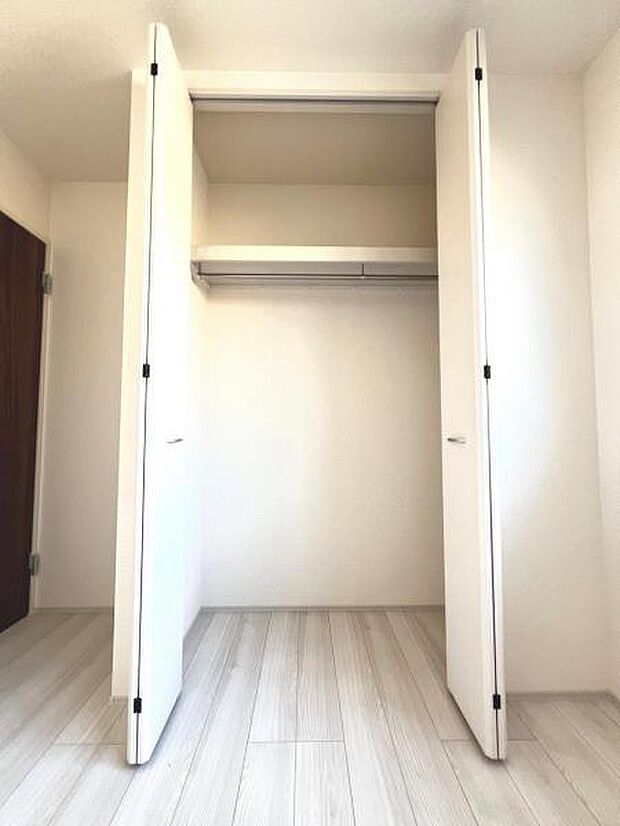 中の物を確認しやすく、取り出しやすい収納スペース。お部屋を広々とお使いいただけます。