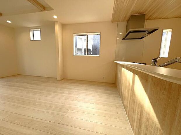 ご家族の温かい時間を演出するダイニングスペースです。