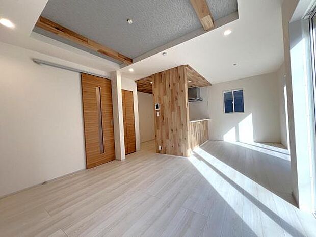 リビングダイニングになります。ご家族そろっての素敵な空間になりそうですね。