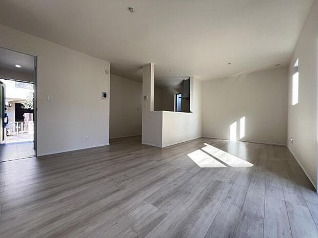 リビングダイニングになります。ご家族そろっての素敵な空間になりそうですね。