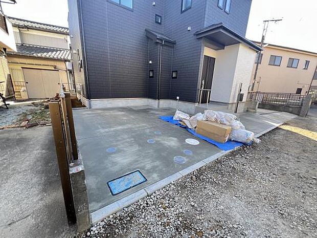 駐車場ももちろん完備しておりますのでお車所有の方にも心強いです。