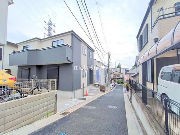 前面道路を含めた現地写真です。