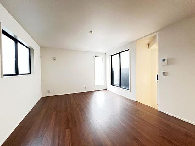 ご家族の温かい時間を演出するダイニングスペースです。