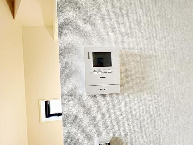 訪問者を確認できるTVモニター付きインターフォンです。