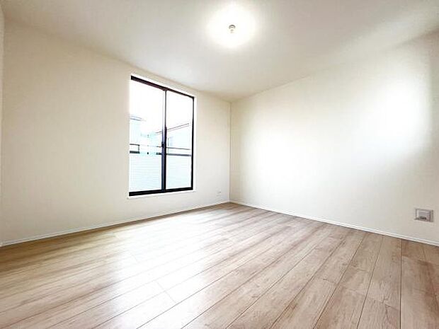 明るい広々とした主寝室でご家族ゆっくりお休みになれますね。