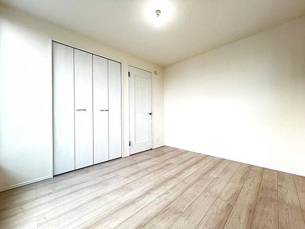 収納が備わっており、子供部屋や在宅ワークスペース等にもおすすめです。