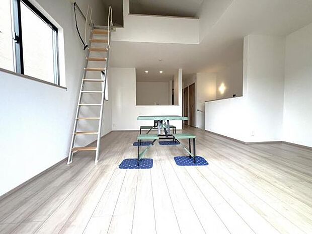 ご家族の温かい時間を演出するダイニングスペースです。