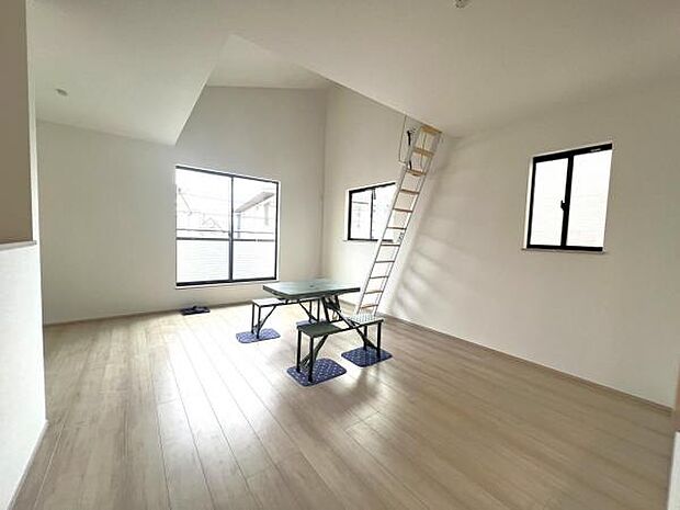 家族団らんの場所としてゆったりと居心地の良いリビングです。