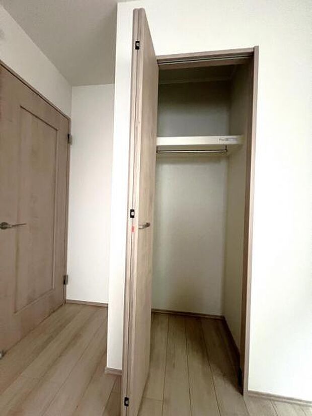 いつでもお部屋をスッキリお使い頂ける収納スペースを設置。